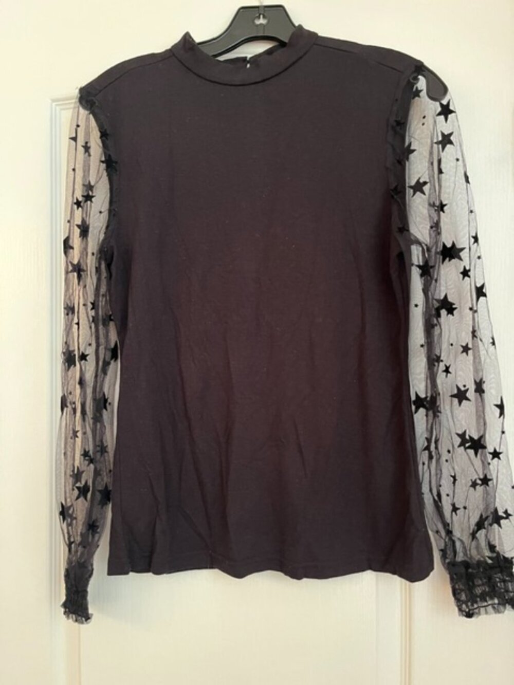 New York & Company Star Mesh Sleeve Top – Size M